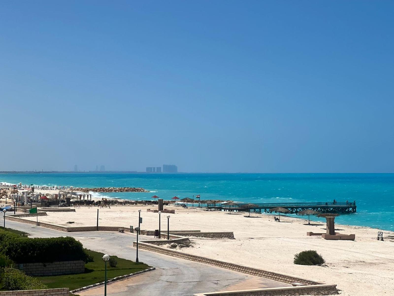 Villa Beachfront Chalet In Green Beach, North Coast El-Alamein Exterior foto