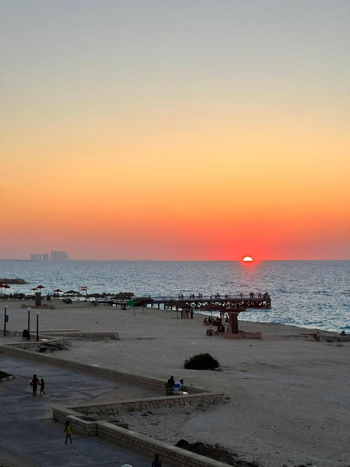 Villa Beachfront Chalet In Green Beach, North Coast El-Alamein Exterior foto