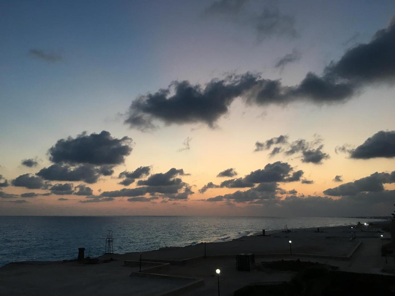 Villa Beachfront Chalet In Green Beach, North Coast El-Alamein Exterior foto